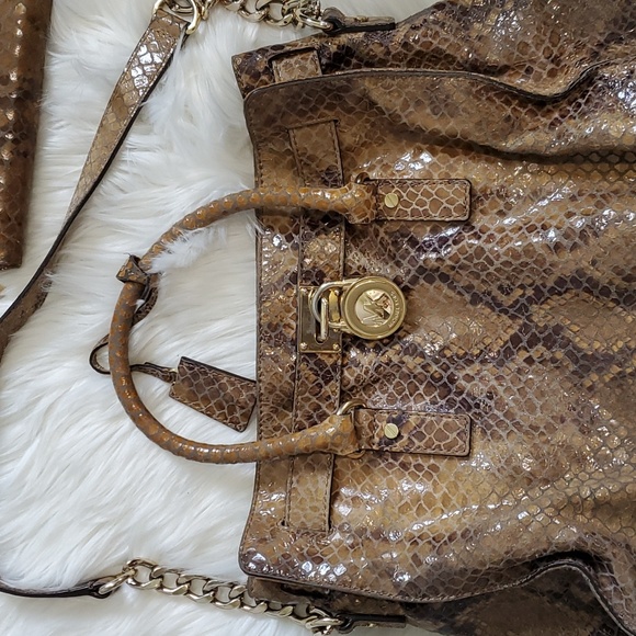 Michael purse, wallet and dust bag - Picture 2 of 14